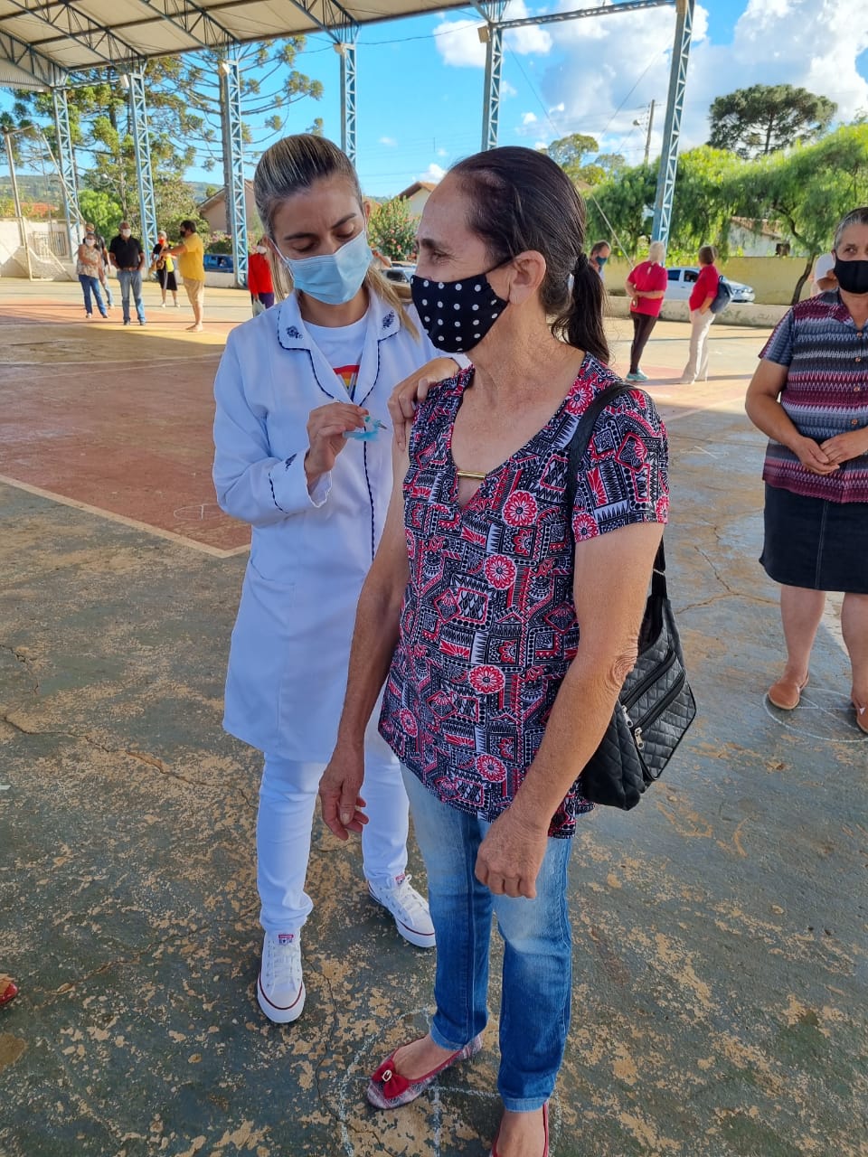 Beto Preto participa de vacinação em São Jerônimo da Serra